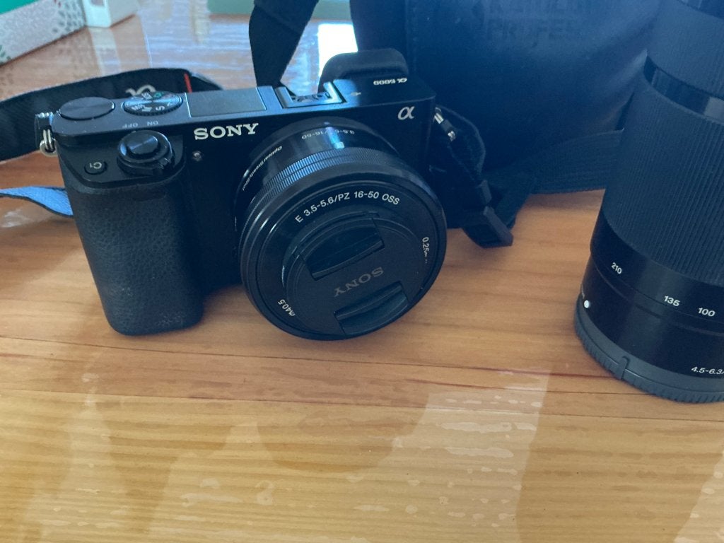 Sony a6000 met 2 lenzen, Audio, Tv en Foto, Fotocamera's Digitaal, Kantelbaar/draaibaar scherm, Ophalen of Verzenden, Zo goed als nieuw