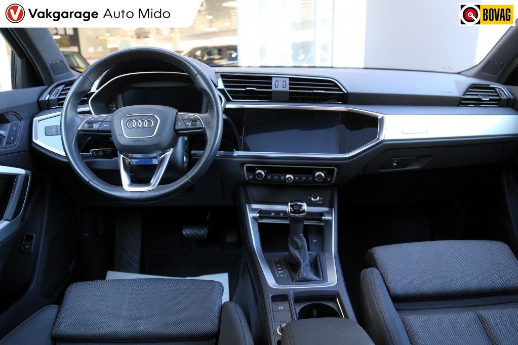 Audi Q3 35 TFSI S line | Panorama | Trekhaak | Sport-chassis, Auto's, Audi, Automaat, 4 cilinders, Wit, Origineel Nederlands