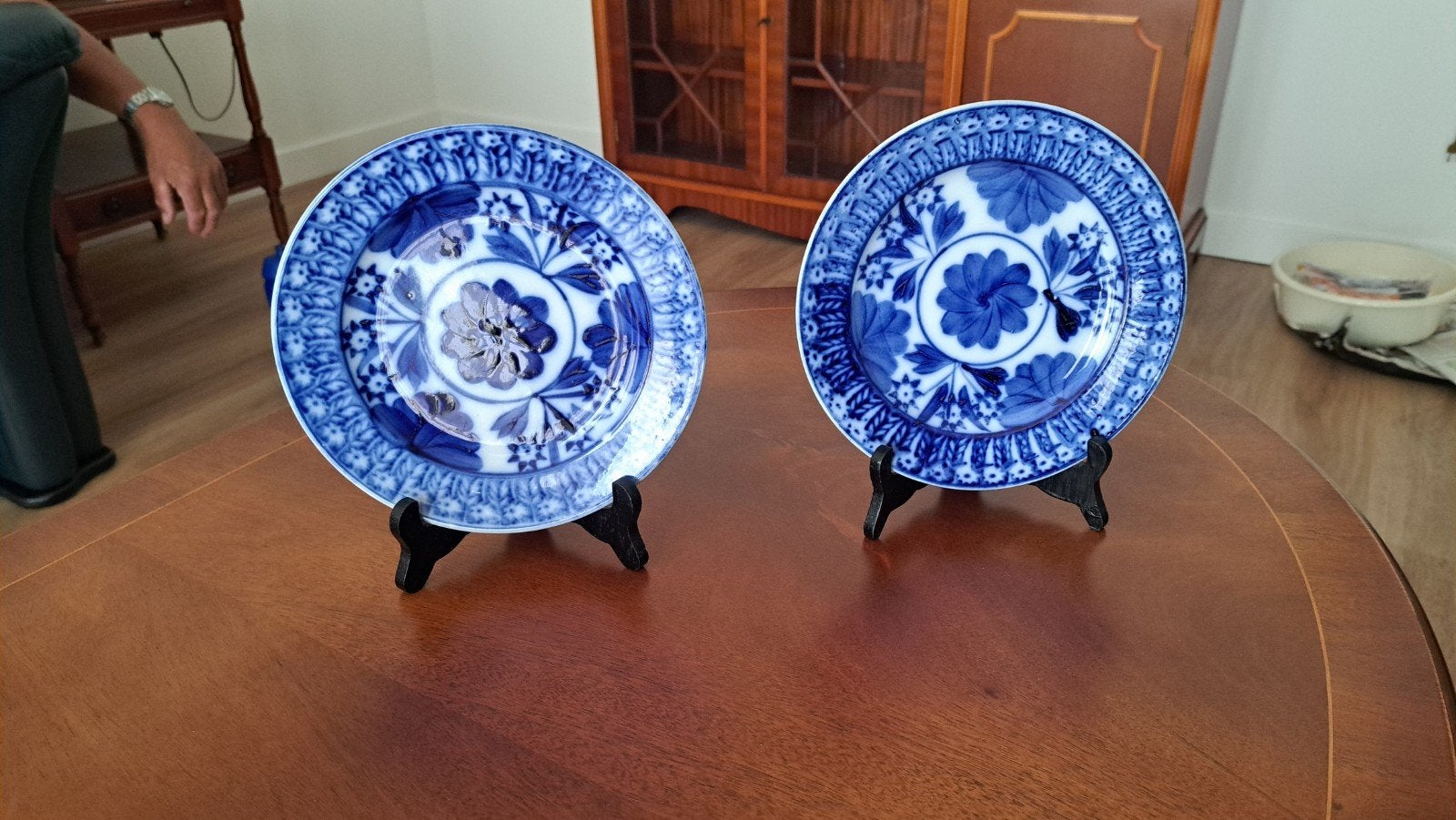 Twee antieke Petrus Regout borden, blauw-wit decor, Ophalen
