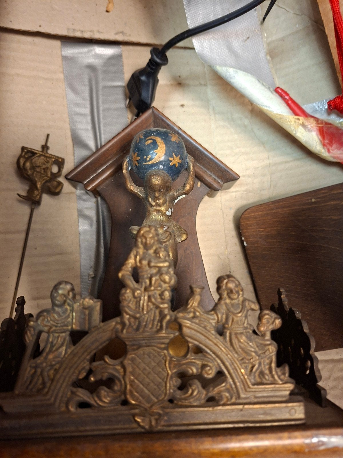 Koper antieke klok met ornamenten., Ophalen of Verzenden