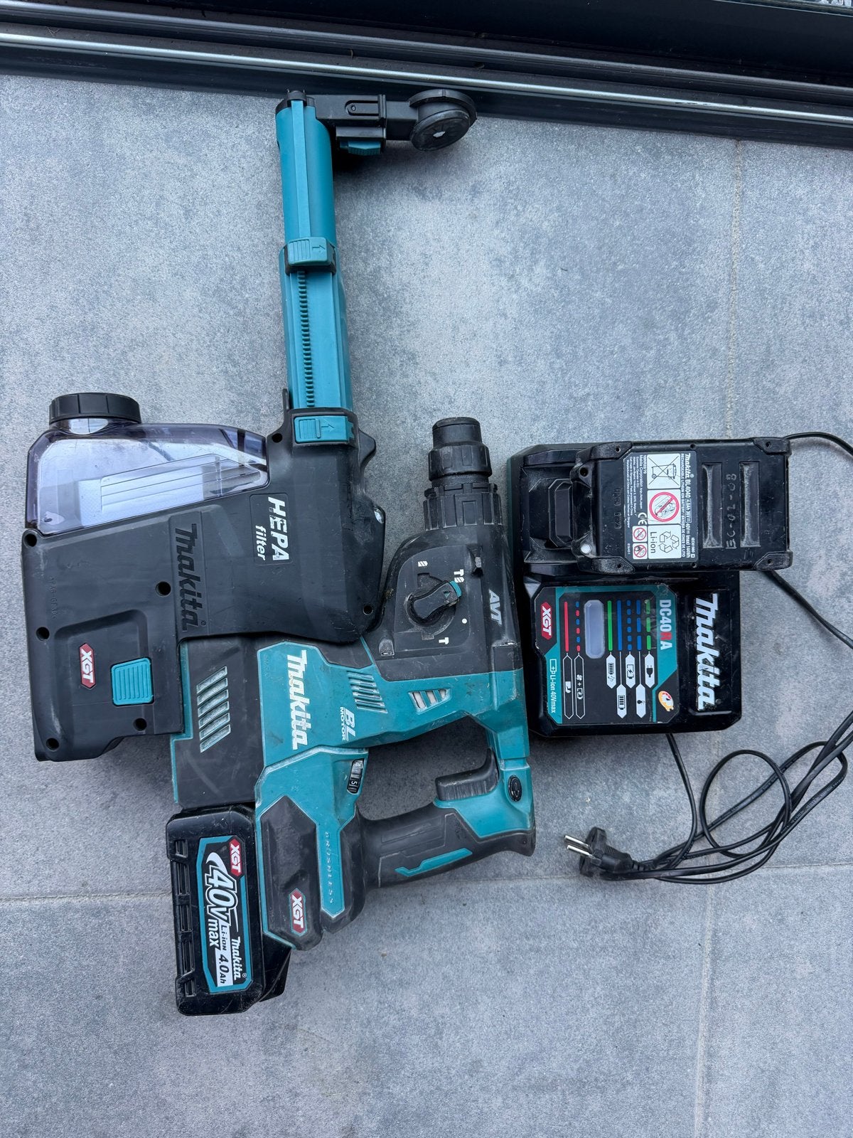 Makita Klopboor 40V met 2 accu's, lader en stofafzuiging, 600 watt of meer, Boor- en/of Breekhamer, Ophalen of Verzenden, Zo goed als nieuw