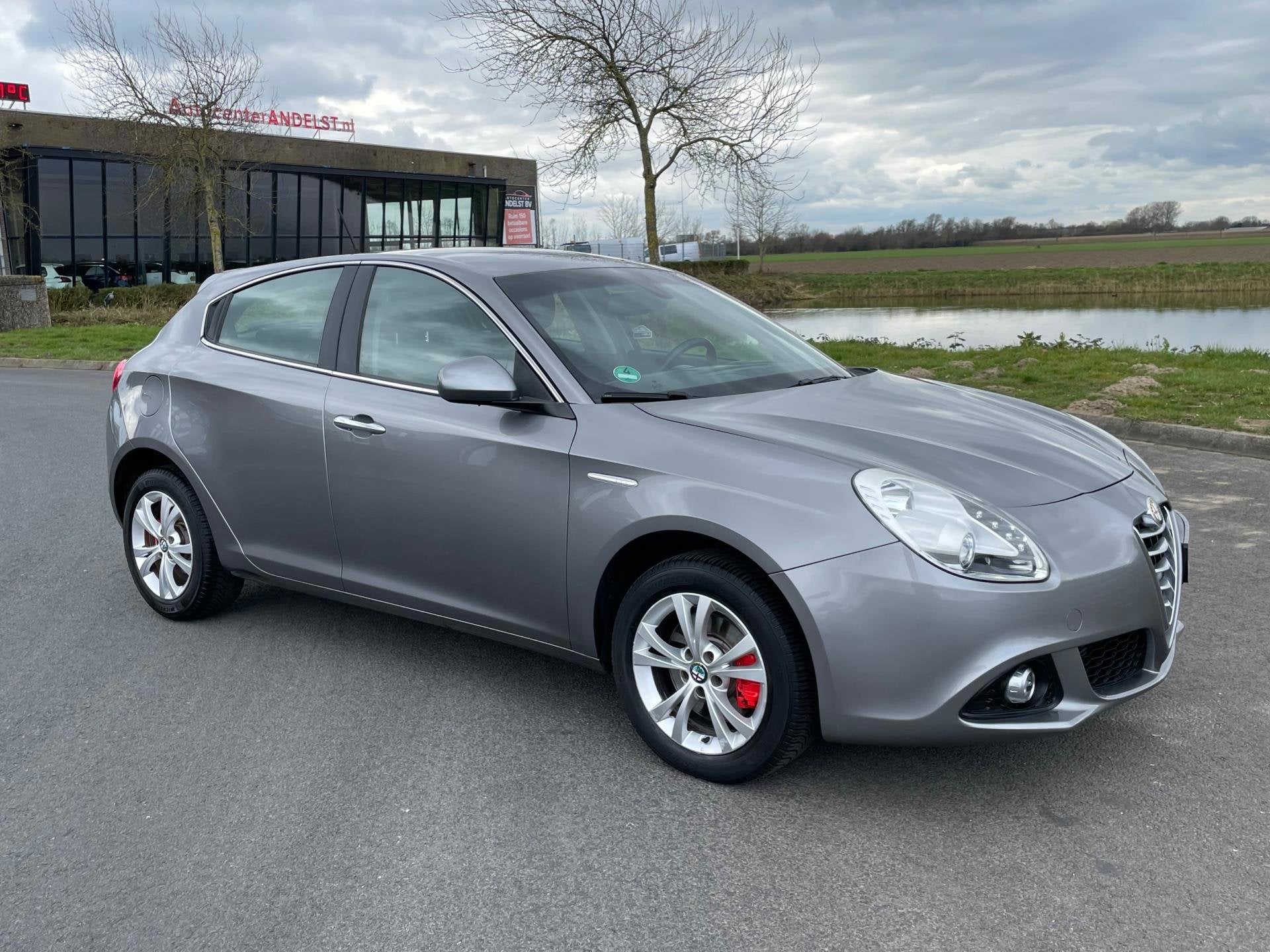 Alfa Romeo Giulietta 1.4 T Distinctive Lusso Aut, 170pk, Nav, Stof, Euro 6, 4 cilinders, Origineel Nederlands