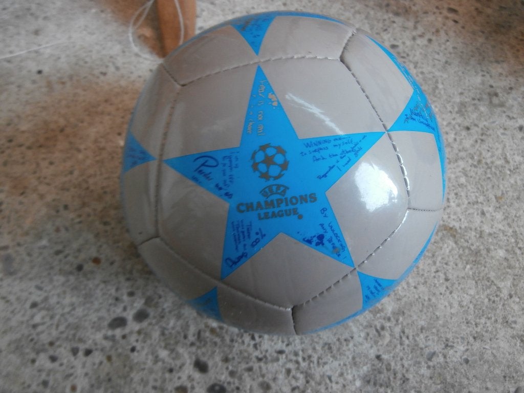 Voetbal handtekeningen Champions League UEFA mini bal Adidas, Ophalen of Verzenden, Zo goed als nieuw, Buitenlandse clubs, Overige typen