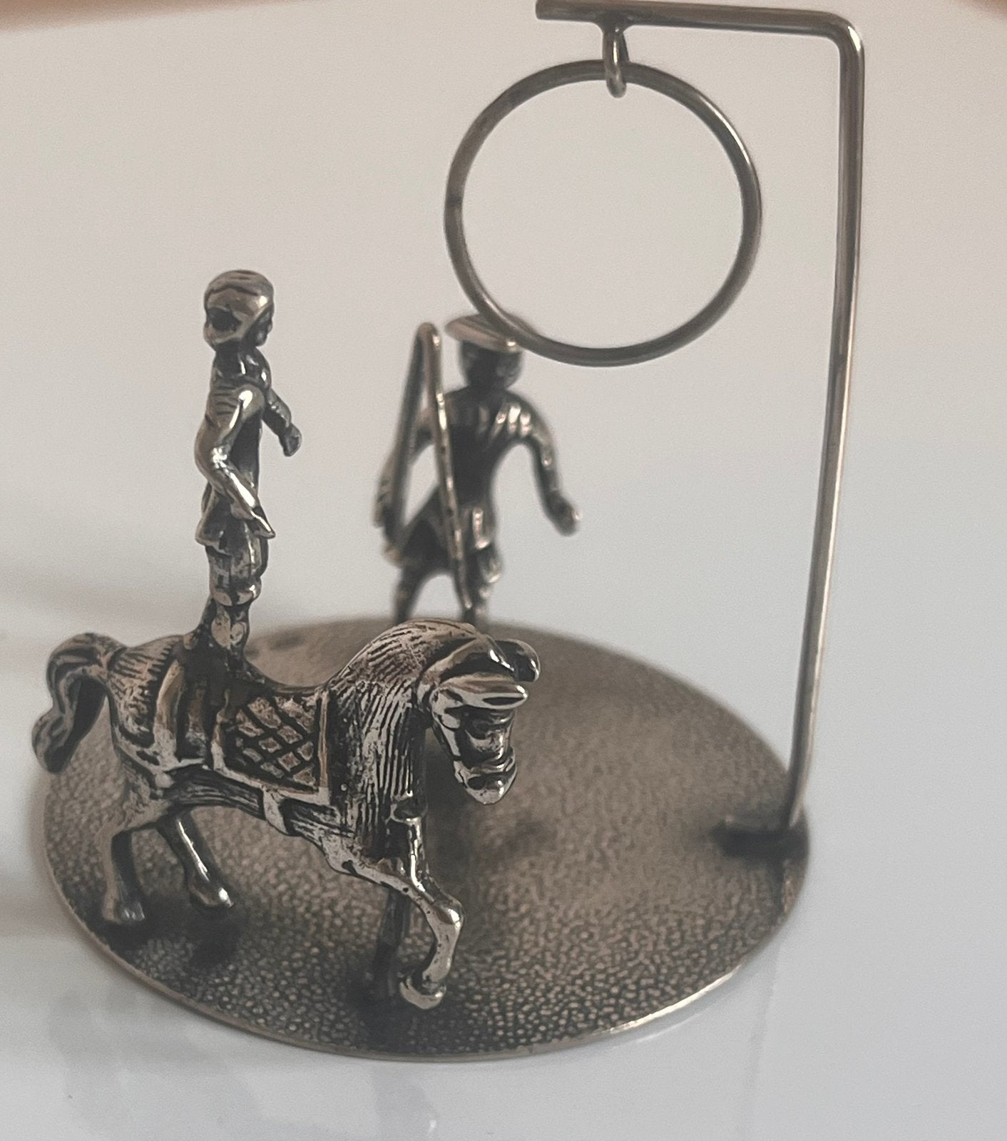 Miniatuur zilveren circus acrobaat op paard, Ophalen of Verzenden