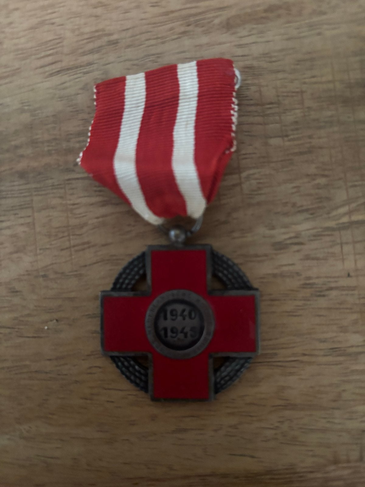 Rode Kruis Medaille 1940-1945 met lintje, Ophalen of Verzenden, Overige soorten, Nederland, Lintje, Medaille of Wings