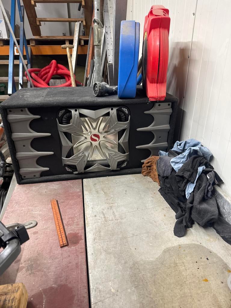 Kicker L5 Subwoofer met Kist, Ophalen, Gebruikt