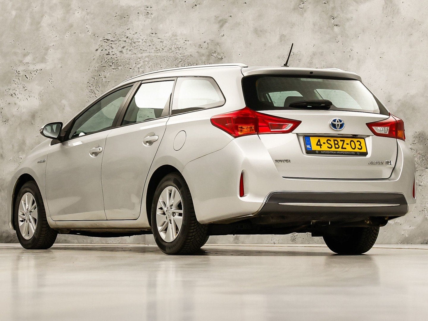 Toyota Auris Touring Sports 1.8 Hybrid Sport Automaat (NAVIG, Gebruikt, Zwart, Verwarmde buitenspiegels, Origineel Nederlands