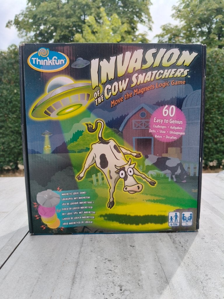 ThinkFun Invasion of the Cow Snatchers magnetic logic game, Een of twee spelers, Ophalen of Verzenden, Gebruikt, Thinkfun