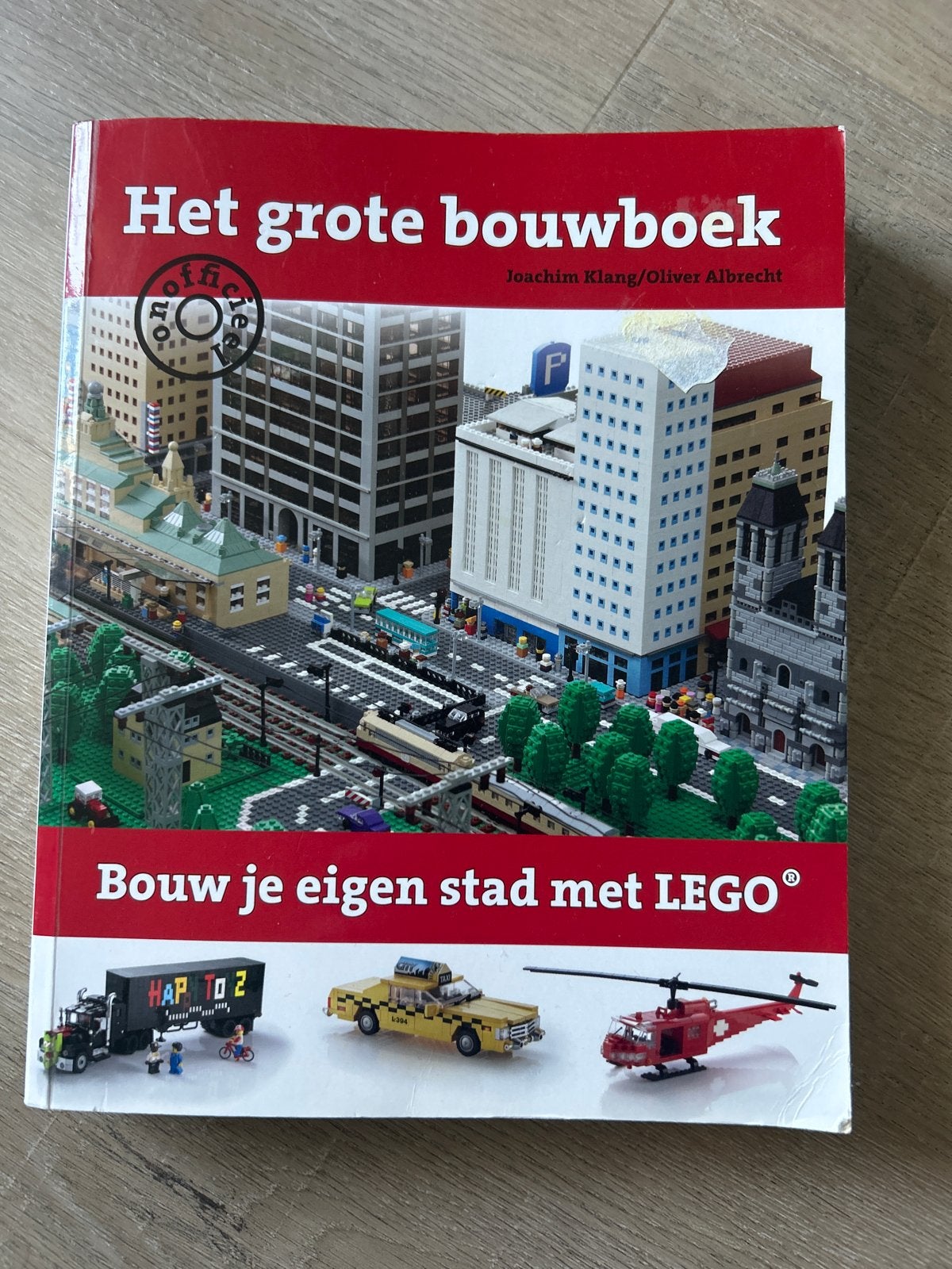Het Grote Bouwboek - Bouw je eigen stad met LEGO, Ophalen of Verzenden, Zo goed als nieuw, 3 tot 4 jaar