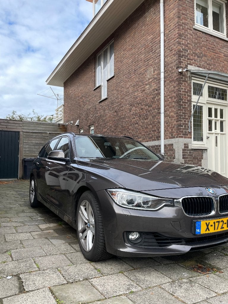BMW 3-Serie 320i 184pk Aut 2015 Bruin, Auto's, Achterwielaandrijving, Zwart, Parkeerassistent, Leder