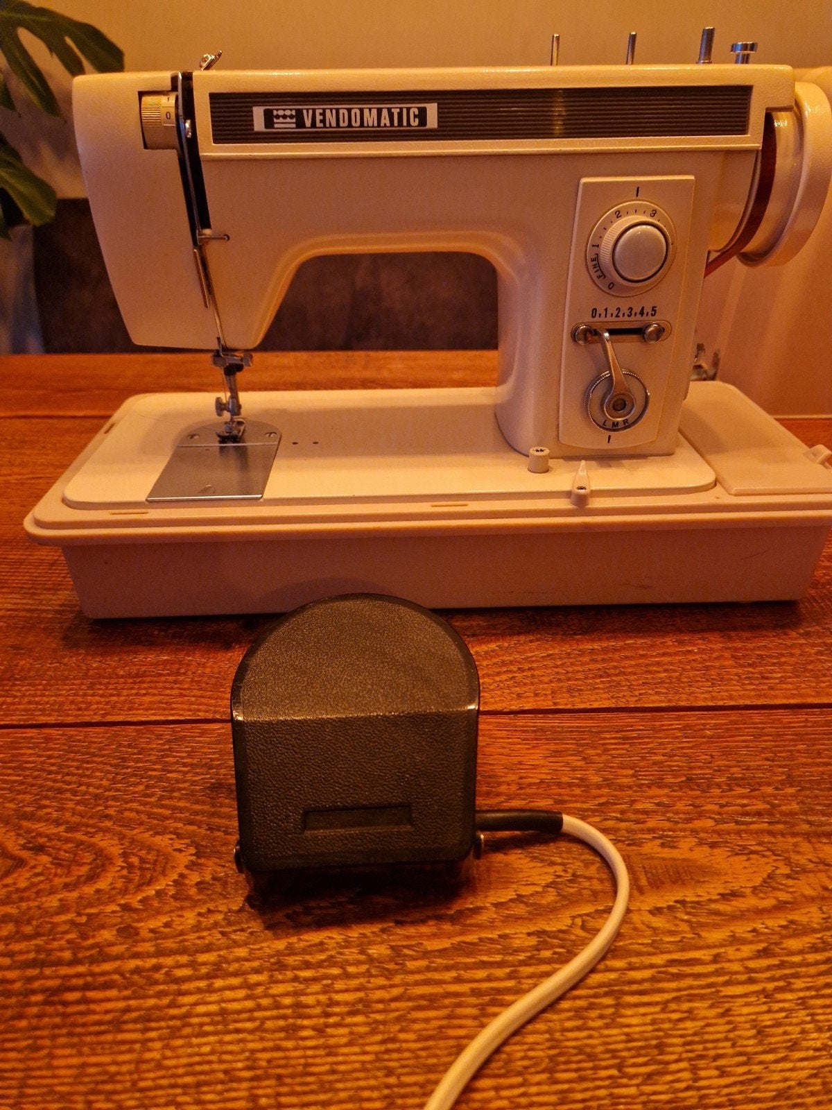 Vendomatic elektrische naaimachine Model 401, Ophalen of Verzenden, Gebruikt, Naaimachine, Overige merken