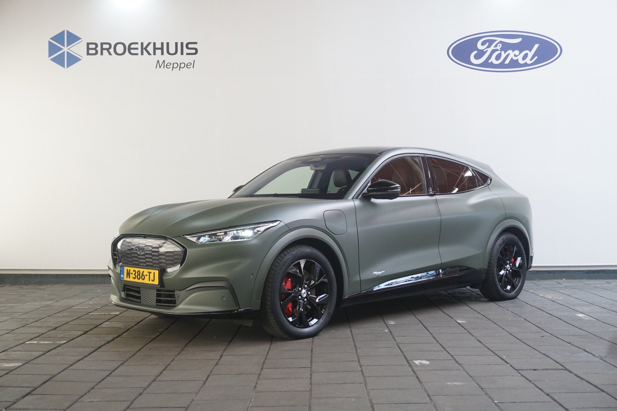 Ford Mustang Mach-E AWD 75 kWh, Gebruikt, 750 kg, 40 min, Origineel Nederlands