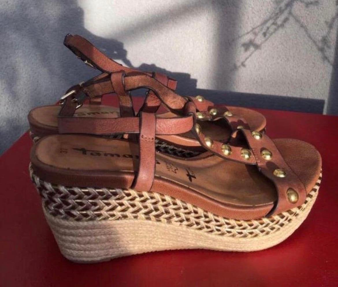 Tamaris Leren Sleehak Sandalen met studs maat 37, Ophalen, Bruin, Sandalen of Muiltjes, Zo goed als nieuw