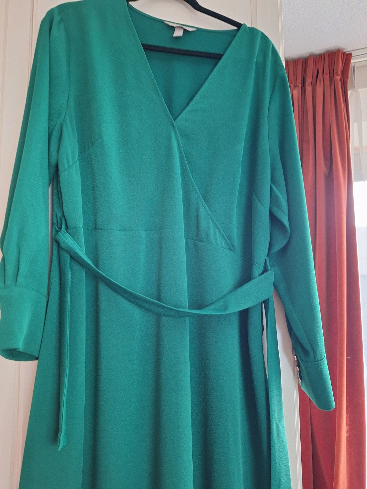 H&M Groene Jurk met Ceintuur en Gouden Knopen, H&M, Maat 42/44 (L), Nieuw, Ophalen of Verzenden