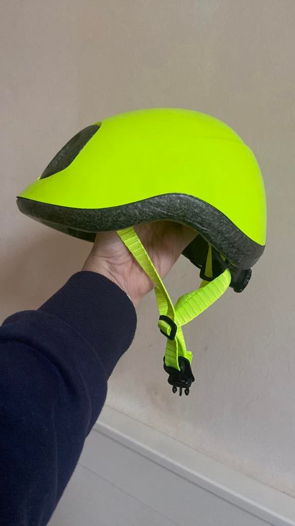 Helm btwin kinderen, Fietsen en Brommers, Fietsaccessoires | Fietshelmen, Ophalen of Verzenden, Zo goed als nieuw