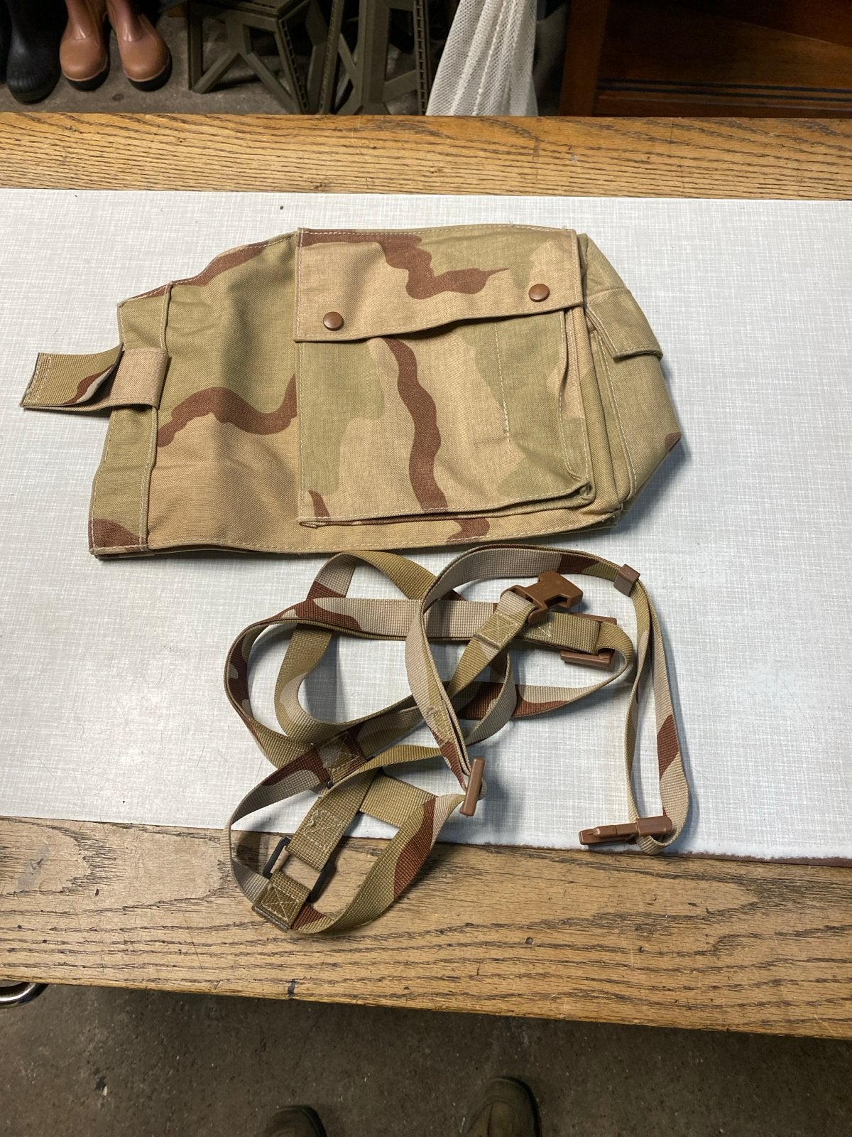 Militair camouflage gasmasker tas met schouderband, G, G, Overige typen, Overige soorten
