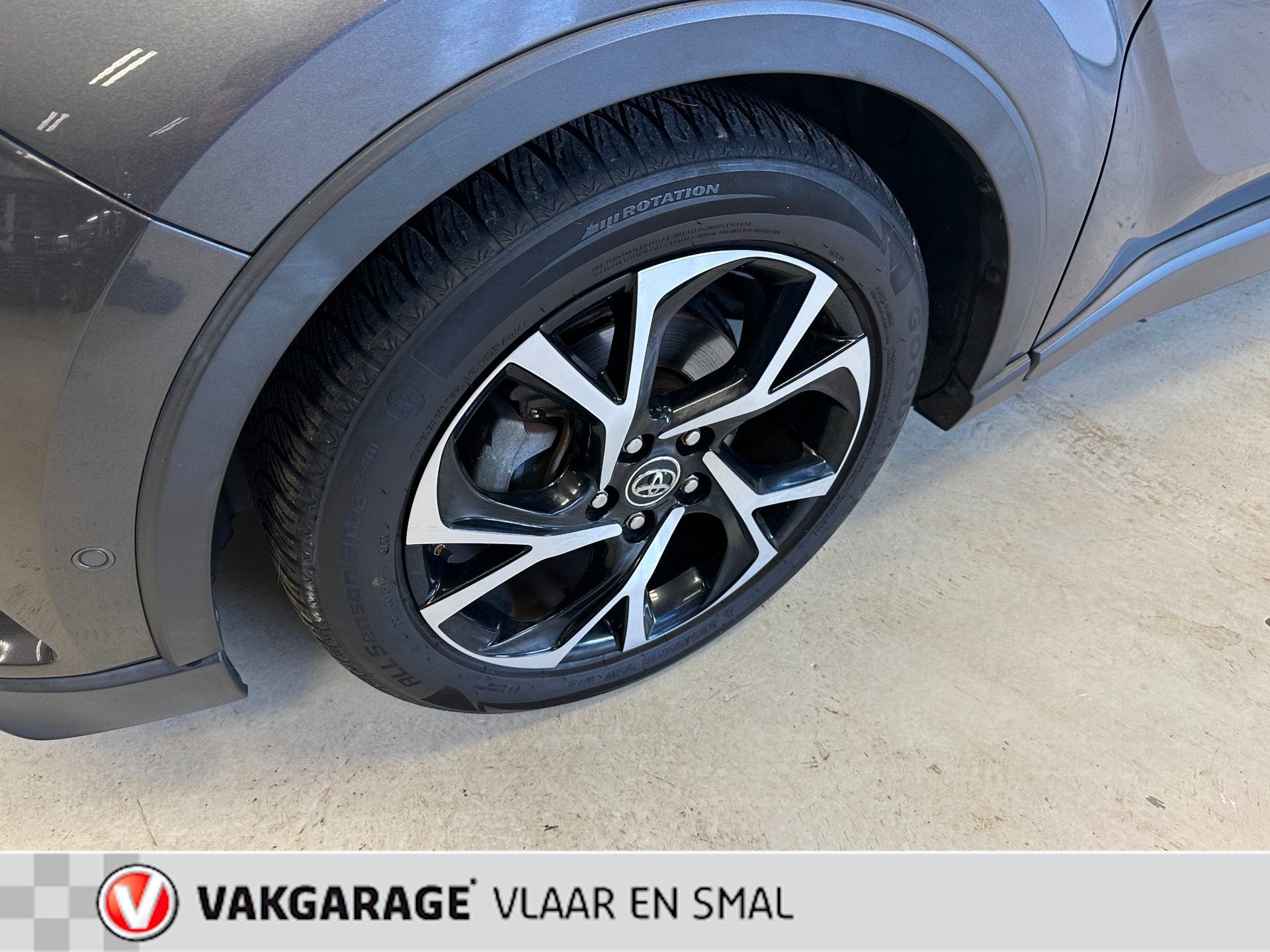 Toyota C-HR 1.8 Hybrid First Edition Leder interiuer -trekha, Auto's, Dealer onderhouden, 4 cilinders, Bedrijf, Hybride Elektrisch/Benzine