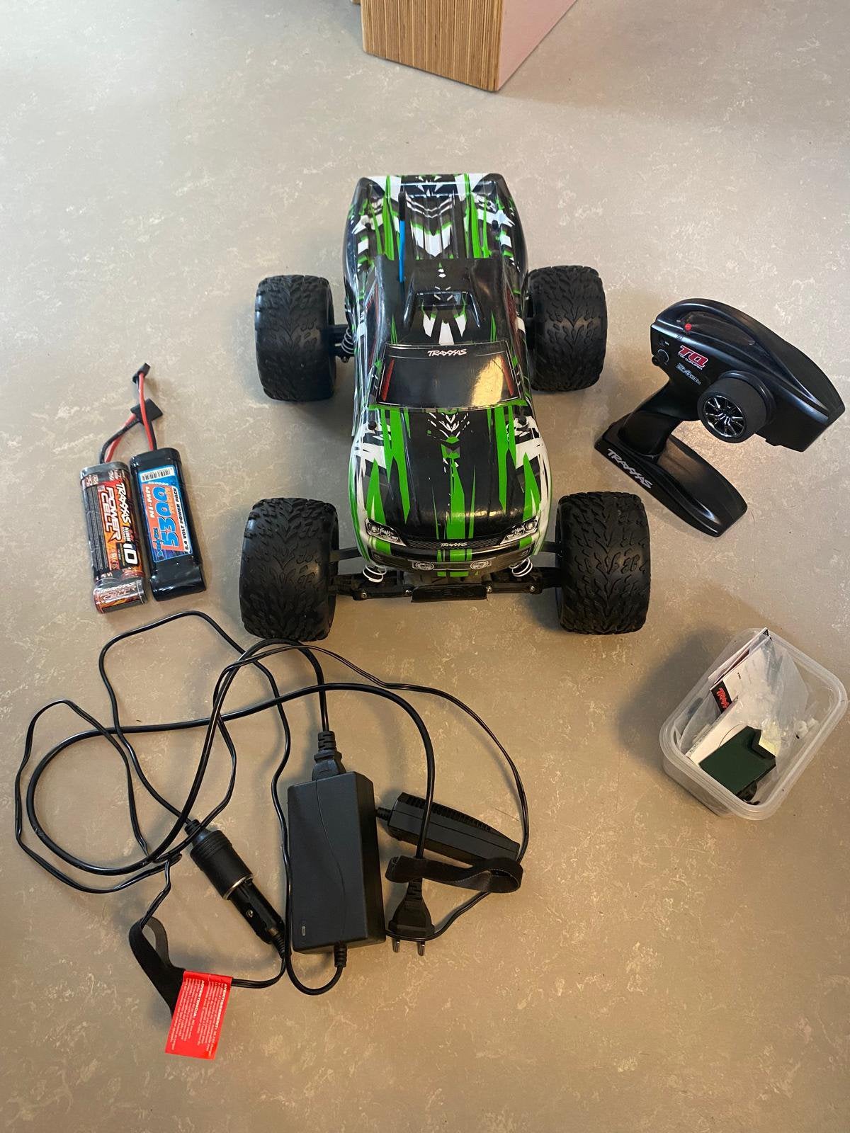 Traxxas stampede 2WD met extra accu en atributten, Hobby en Vrije tijd, Modelbouw | Radiografisch | Auto's, Ophalen of Verzenden