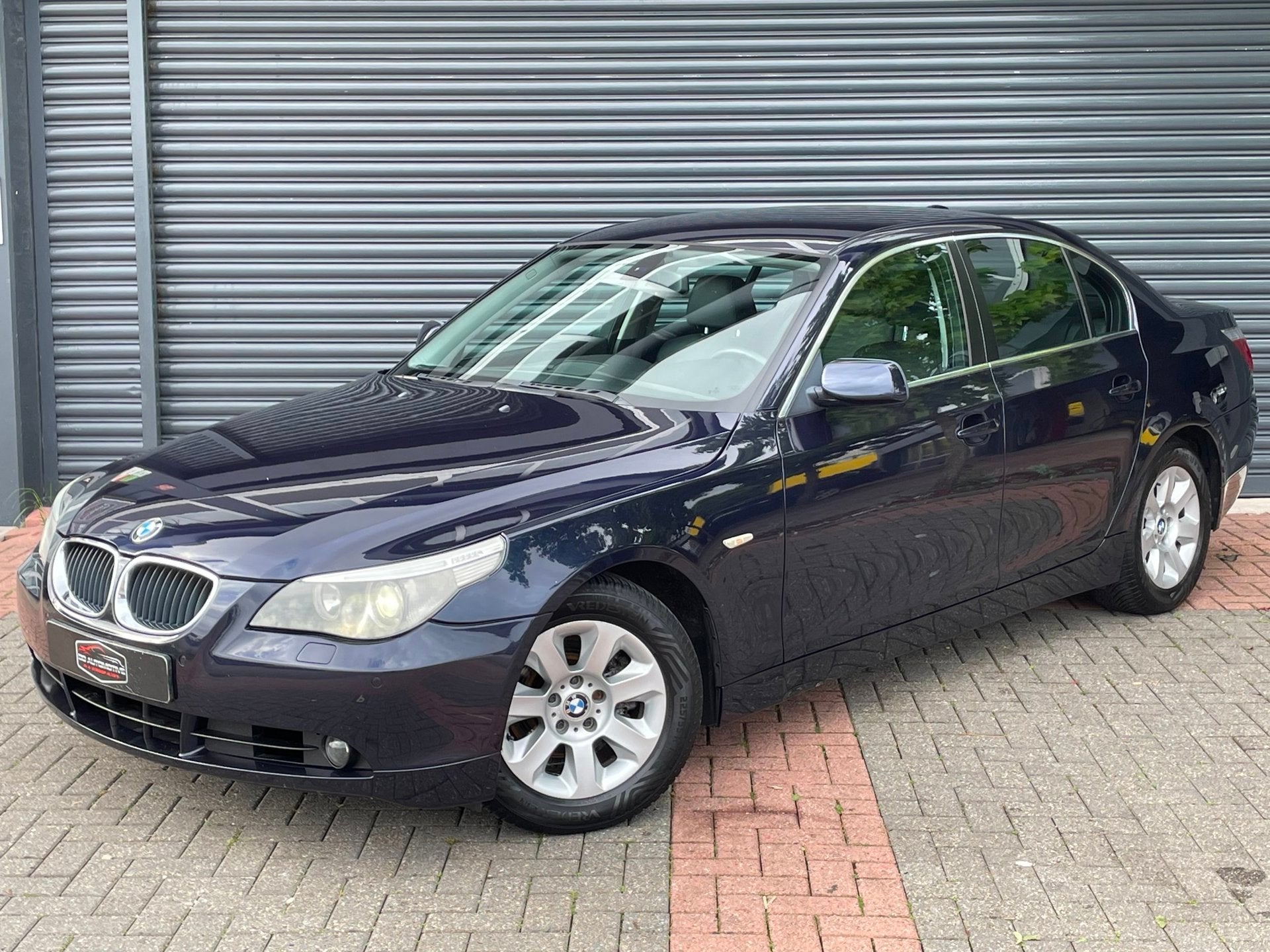 BMW 5-serie 525i Executive Leder | Pdc | Navi | Youngtimer |, Automaat, Achterwielaandrijving, Gebruikt, Zwart