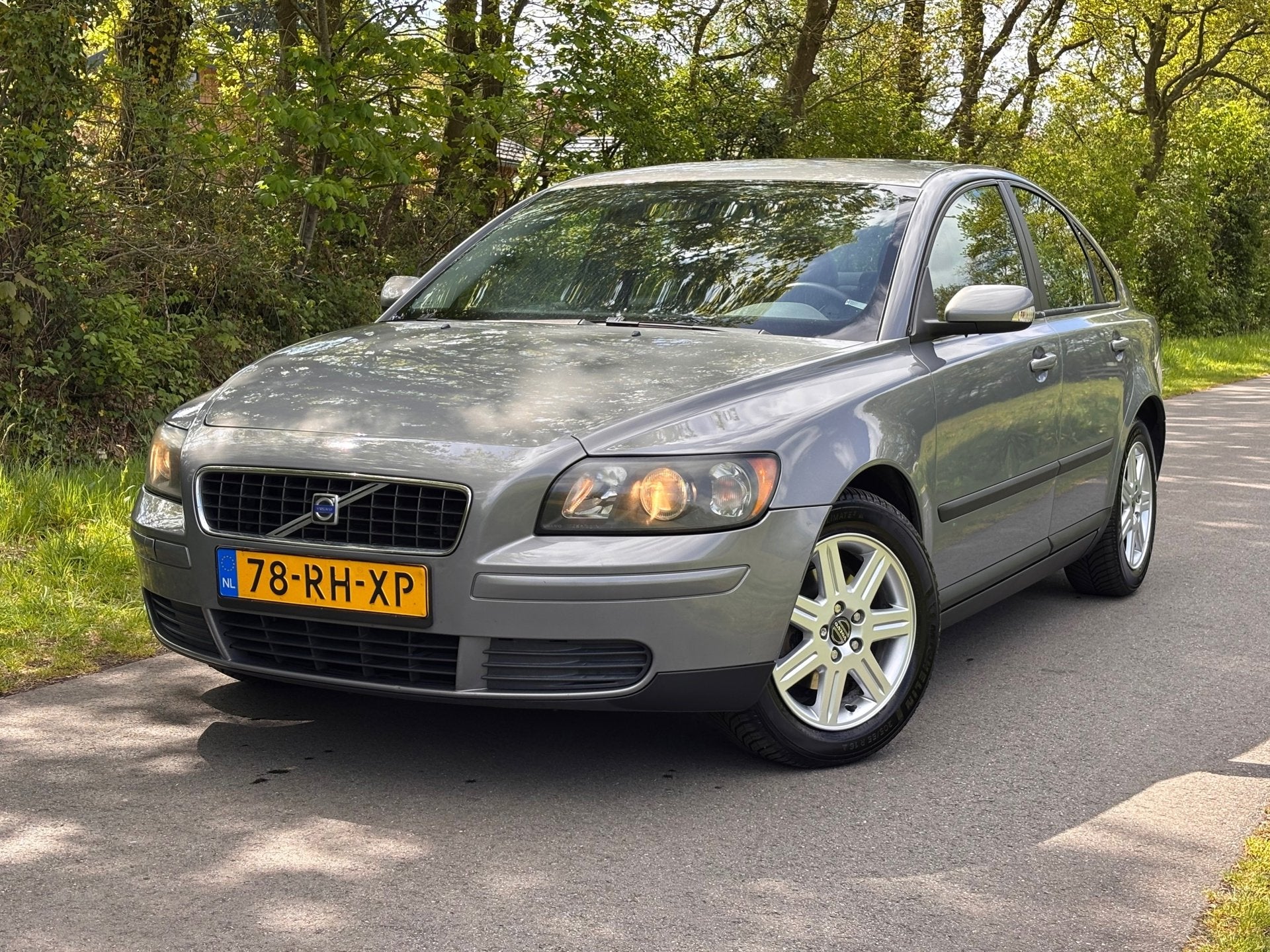 Volvo S40 1.8 Momentum | Airco + Cruise |, Auto's, Voorwielaandrijving, 125 pk, Gebruikt, 4 cilinders