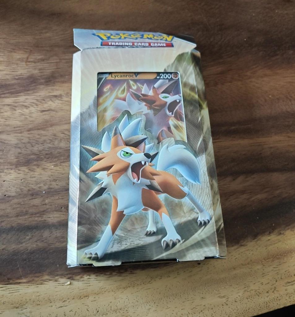 Pokémon TCG Lycanroc V Battle Deck - Nieuwstaat, Ophalen of Verzenden, Zo goed als nieuw, Speeldeck