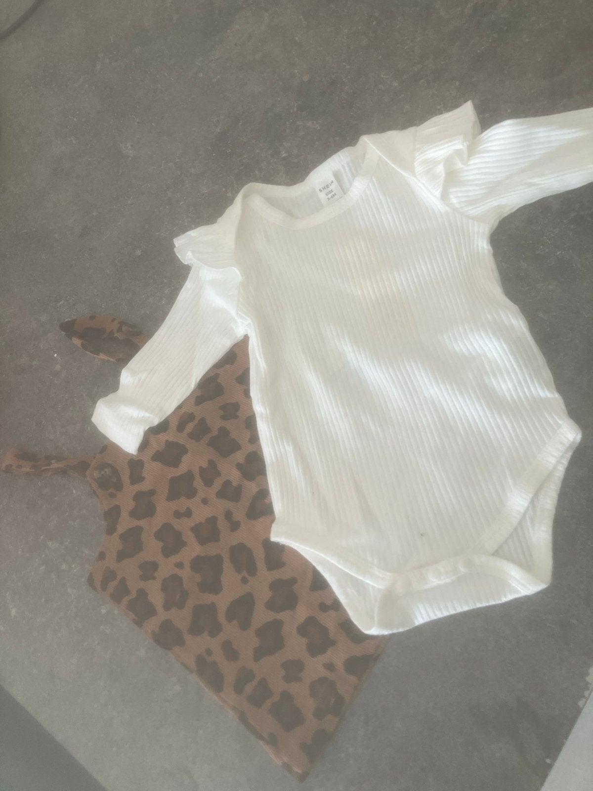 Schattige babykleding set: jurkje en rompertje, Verzenden, Zo goed als nieuw, Jongetje of Meisje