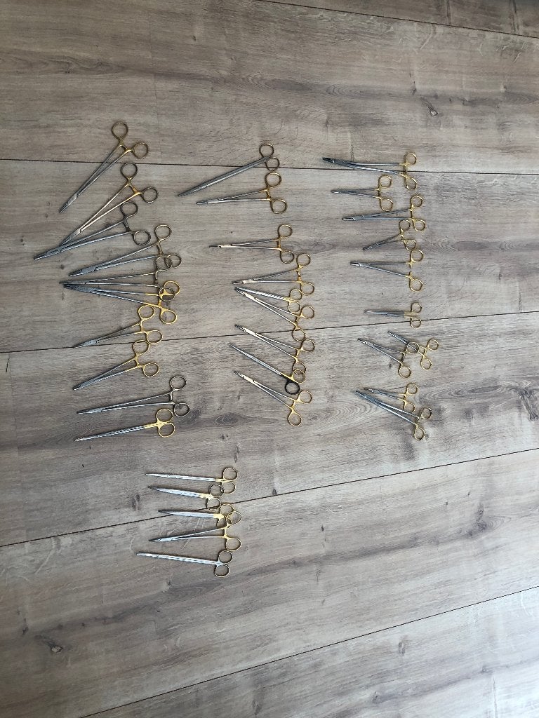 PARTIJ van 34 medicinisch schaar ( Aesculap,Widia ... ), Antiek en Kunst, Antiek | Gereedschap en Instrumenten, Ophalen of Verzenden