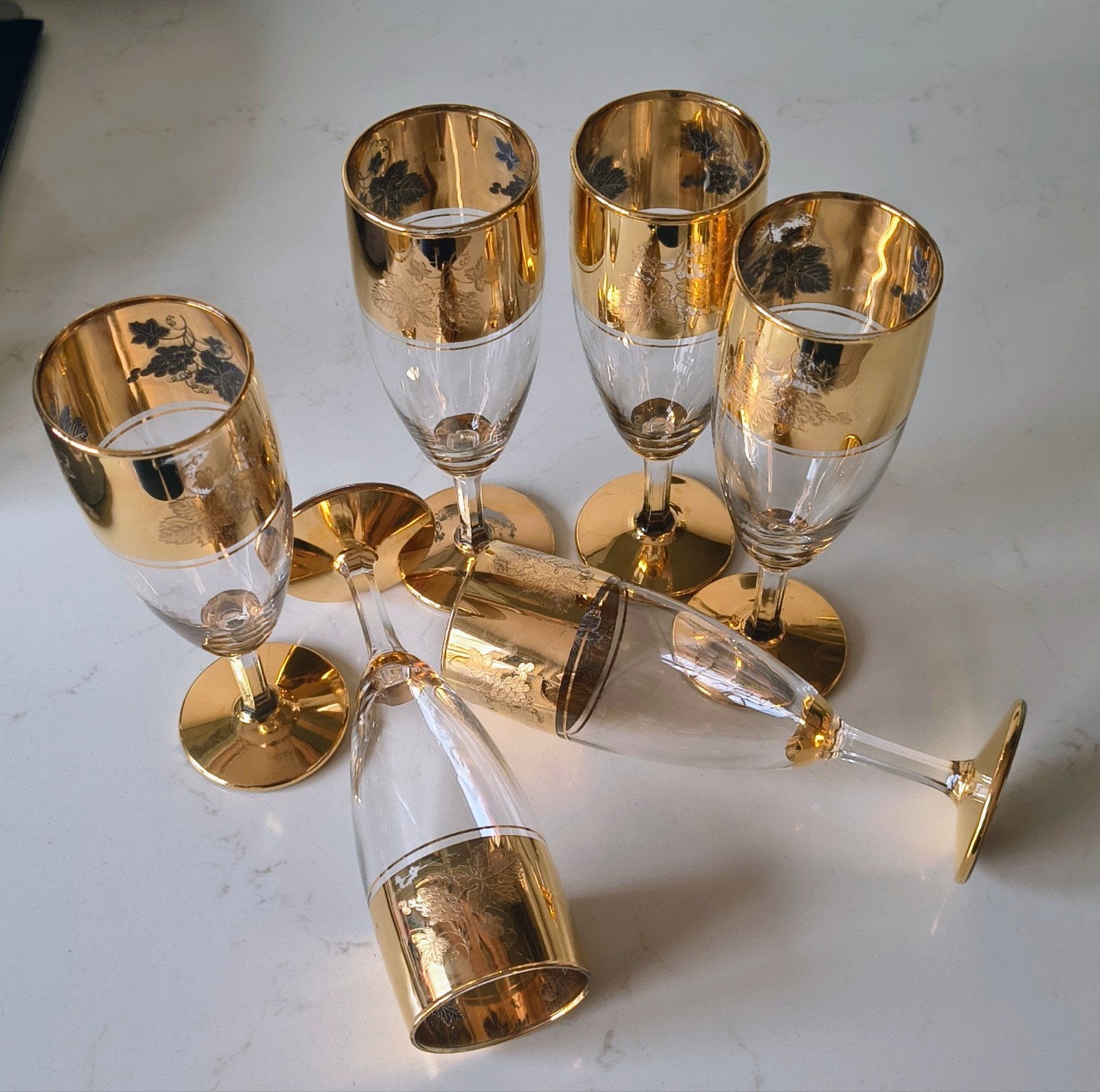 Set van 6 gouden champagneglazen met druivenmotief, Ophalen of Verzenden