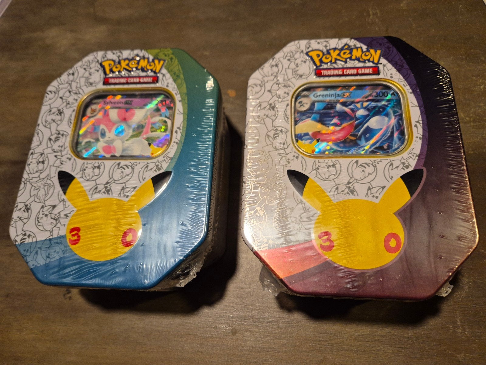 Pokémon TCG Celebrations Collector Chest Tin (2 stuks), Ophalen of Verzenden, Nieuw, Overige typen, Foil
