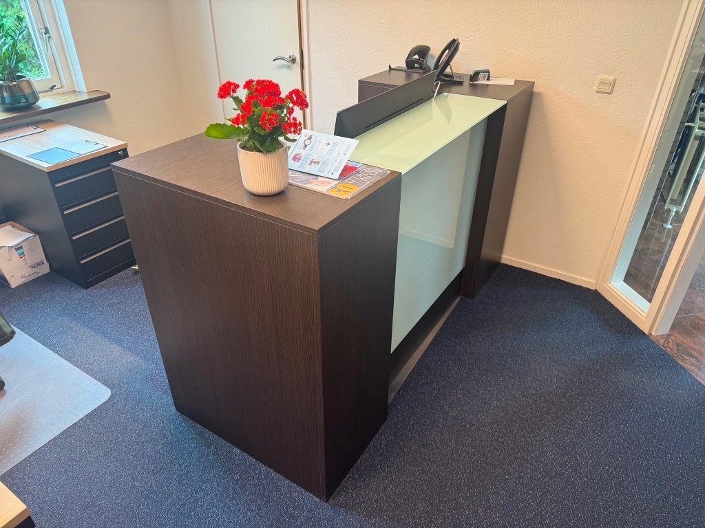 Gratis bureau balie, Ophalen, Gebruikt, Scheidingswand, Spaanplaat of MDF