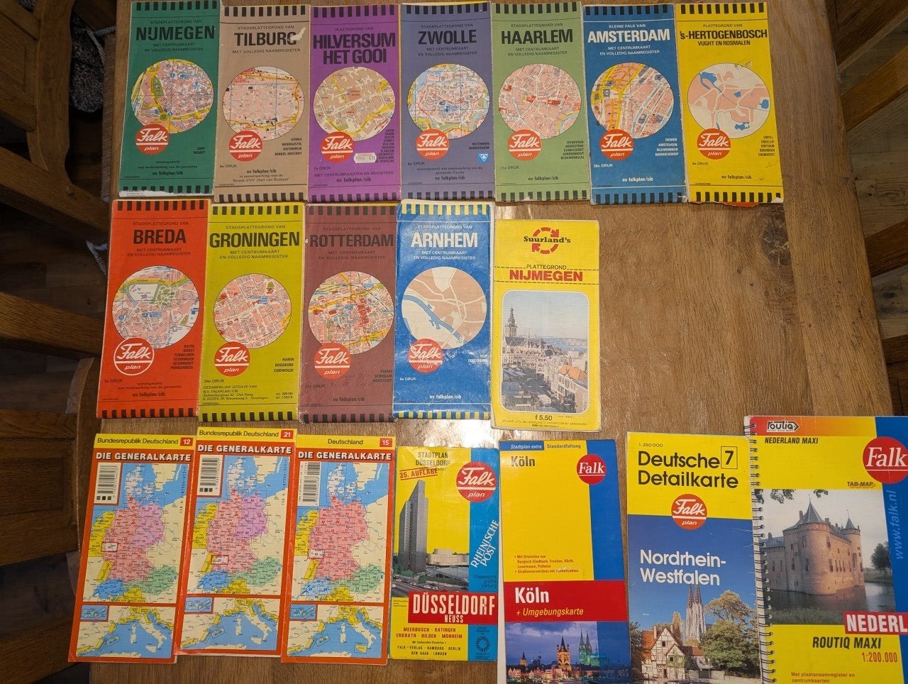 landkaarten, stratenboek gratis op te halen, Ophalen of Verzenden, Gelezen