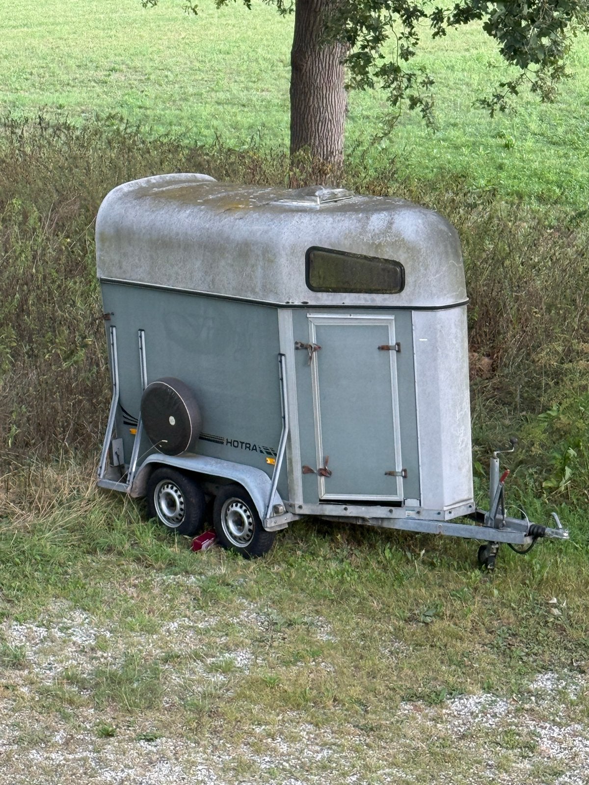Hotra trailer gebruikt, Dieren en Toebehoren, Ophalen, Gebruikt, Polyester, 1½-paards trailer