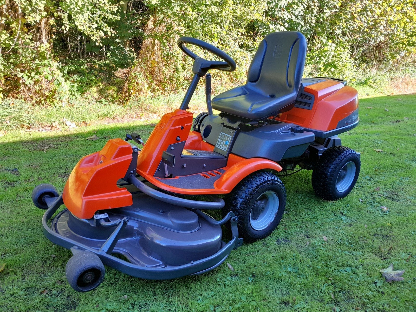 Zeer nette Husqvarna R15V2 frontmaaier, 2 cil, nieuw maaidek, Tuin en Terras, Ophalen, Gebruikt, Elektrische starter, 90 tot 120 cm