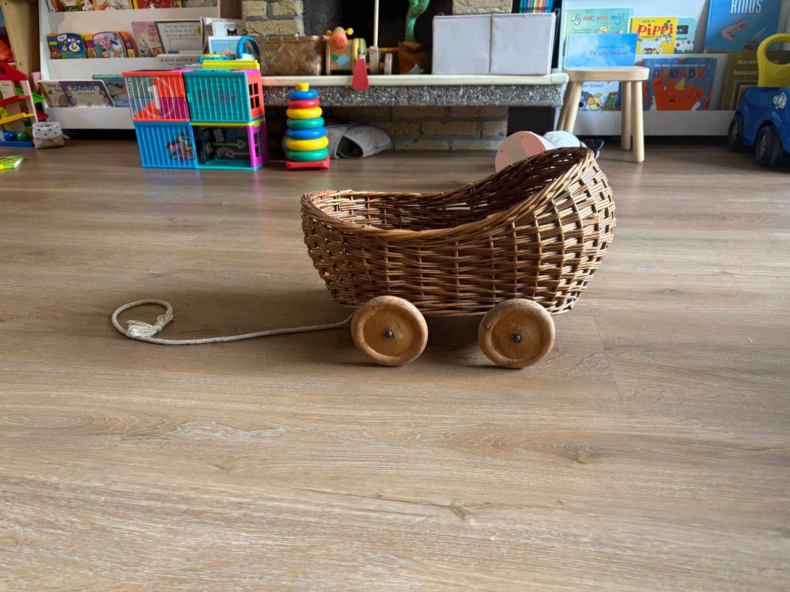 Vintage rieten poppenwagen / trekkar, Ophalen, Gebruikt, Jongen of Meisje