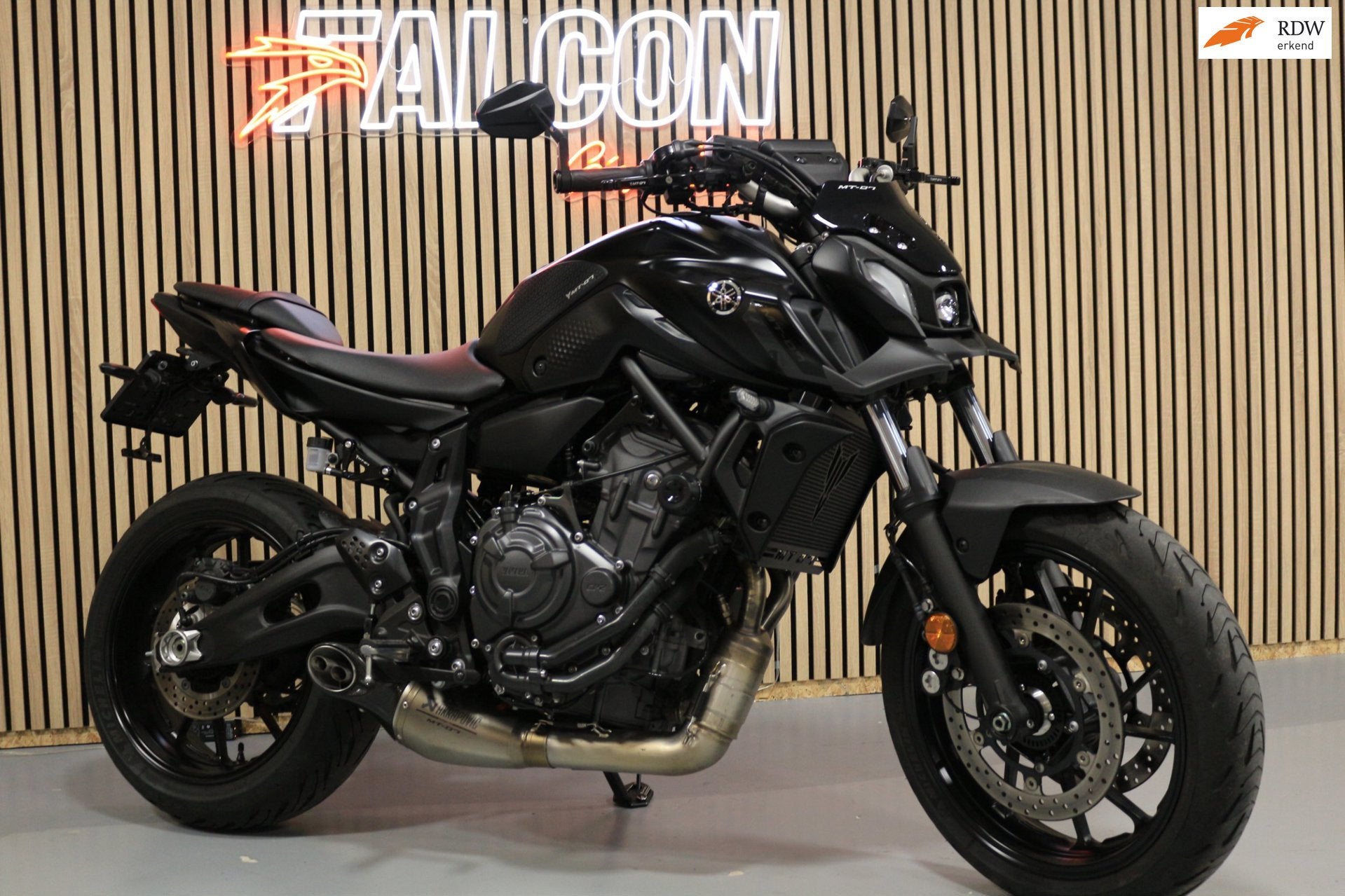 Yamaha MT-07 - 2024 - Akrapovic - Handvat Verwarming - Bar E, Motoren, Motoren | Yamaha, LED Verlichting, Bedrijf, Meer dan 35 kW