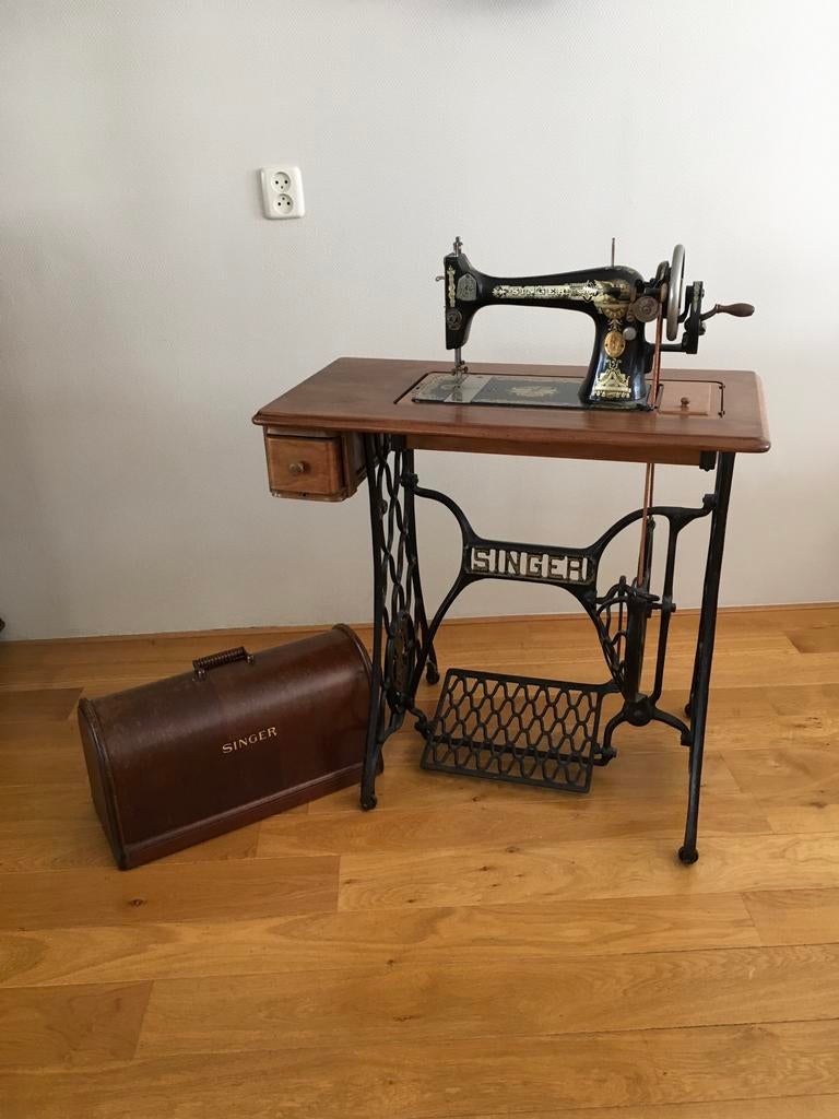 Antieke Singer trap/hand naaimachine, Ophalen