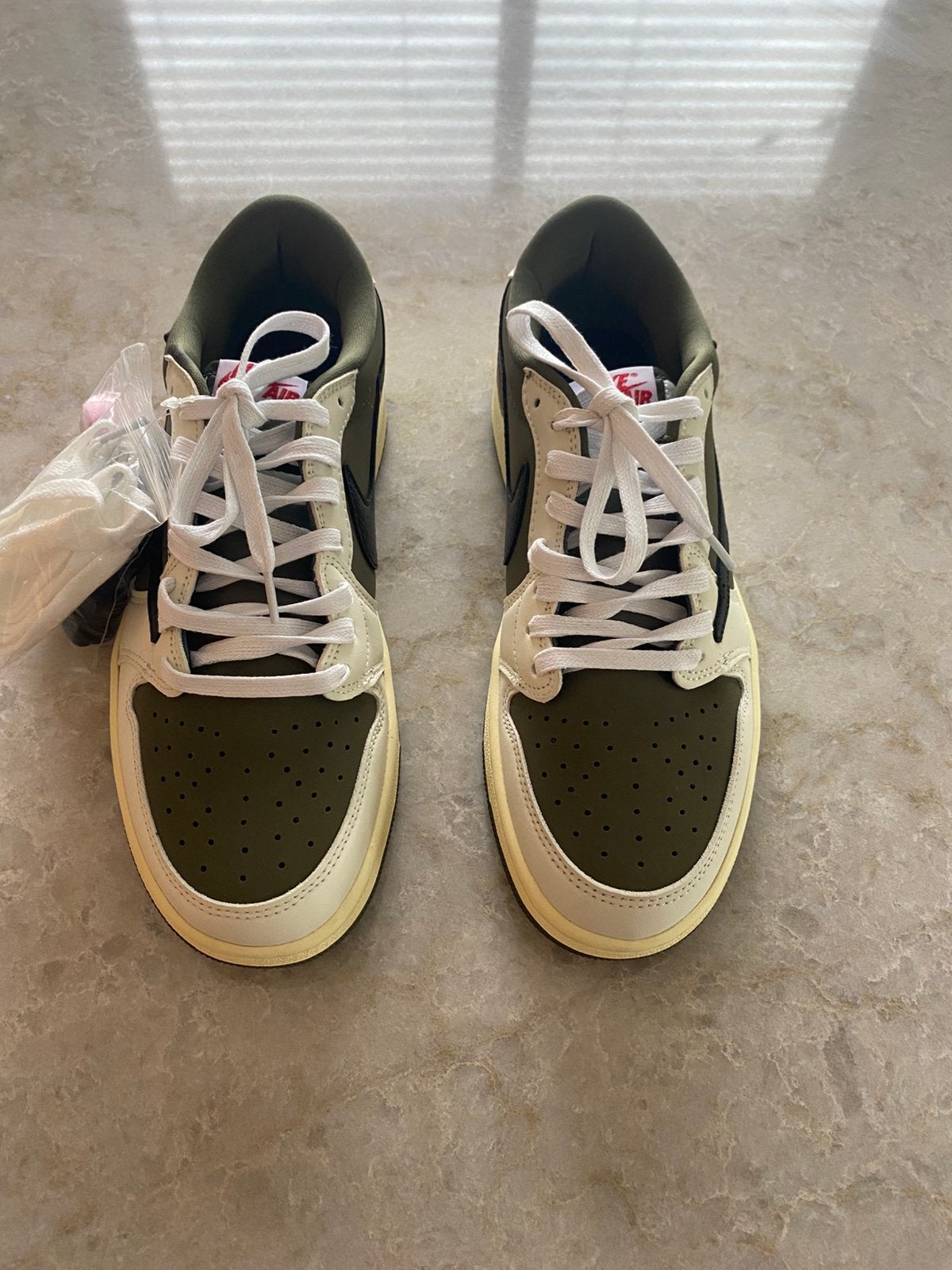 Nike Air Jordan 1 Low Travis Scott Olive (maat 43), Ophalen of Verzenden, Nieuw, Overige kleuren, Sneakers of Gympen
