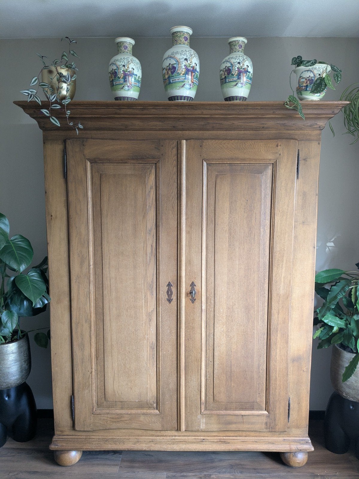 Eikenhouten kast met authentieke details, Ophalen, Gebruikt, 50 tot 75 cm, 150 tot 200 cm