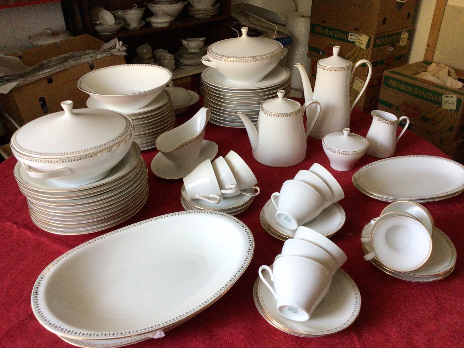 Porselein. Merk : Zie foto onderkant ., Antiek en Kunst, Antiek | Servies compleet, Ophalen of Verzenden
