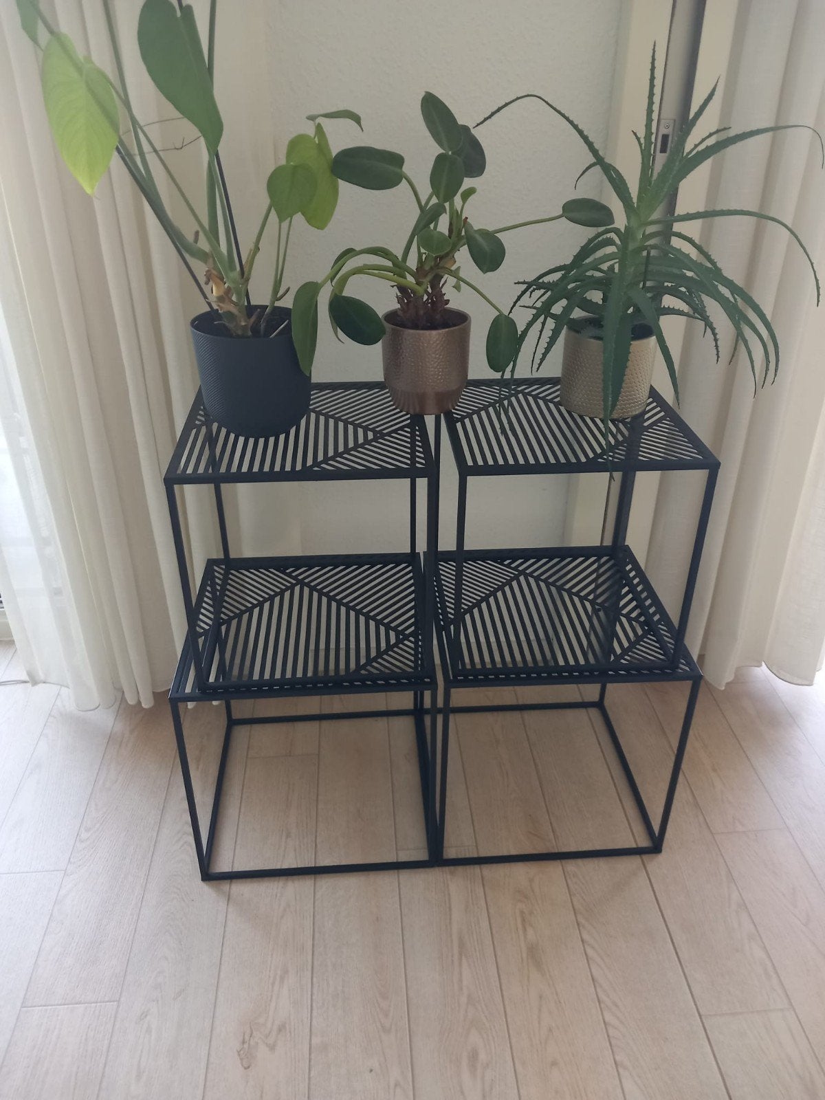 4 stuks bijzettafeltjes (zwart metaal), Ophalen, Vierkant, Minder dan 50 cm, Zo goed als nieuw