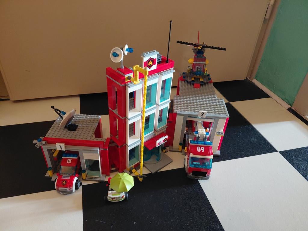 LEGO City Brandweerkazerne (60110) - Grotendeels compleet, Lego, Ophalen of Verzenden, Complete set, Inclusief instructies