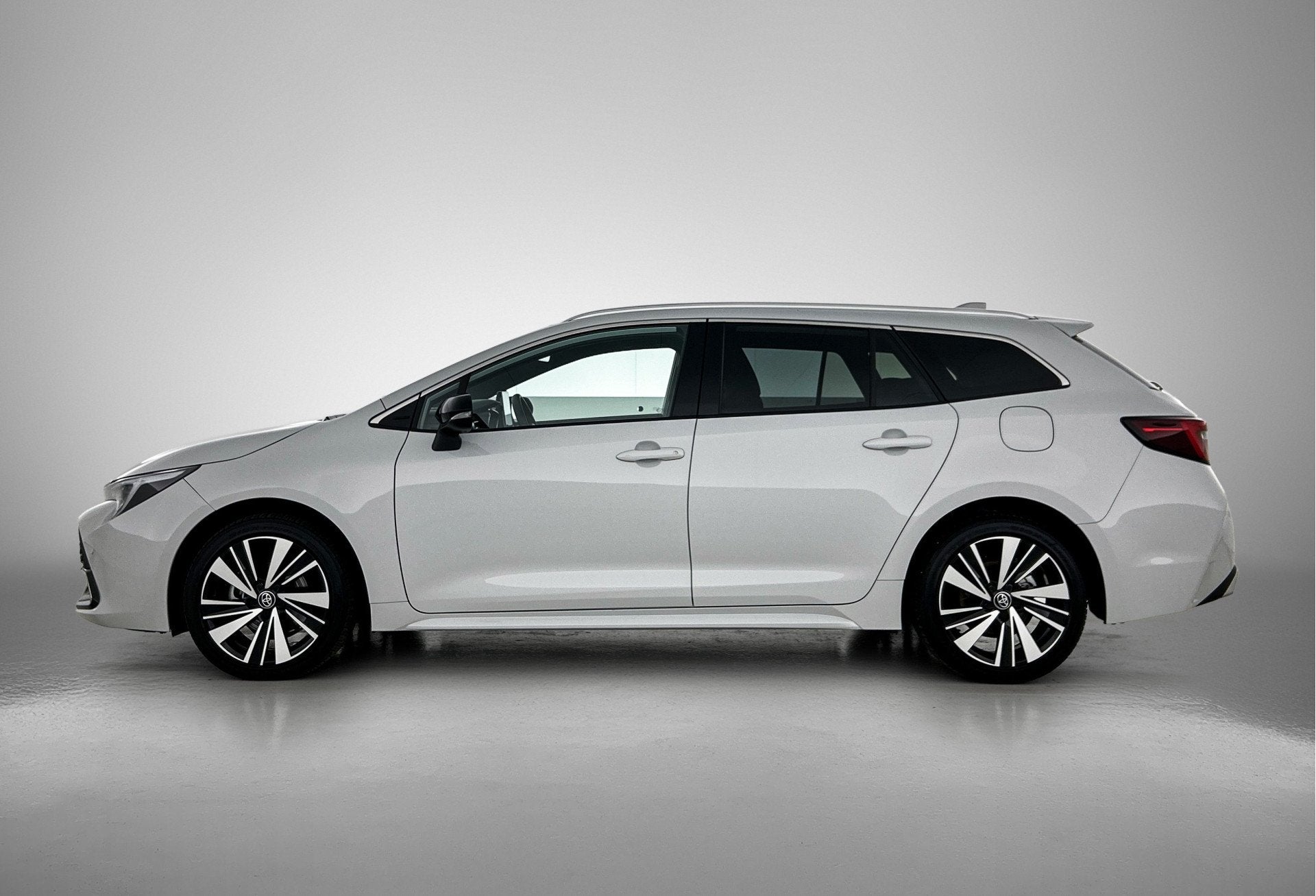Toyota Corolla Touring Sports Hybrid 140 Dynamic | NL dealer, Auto's, 450 kg, Gebruikt, 4 cilinders, Origineel Nederlands