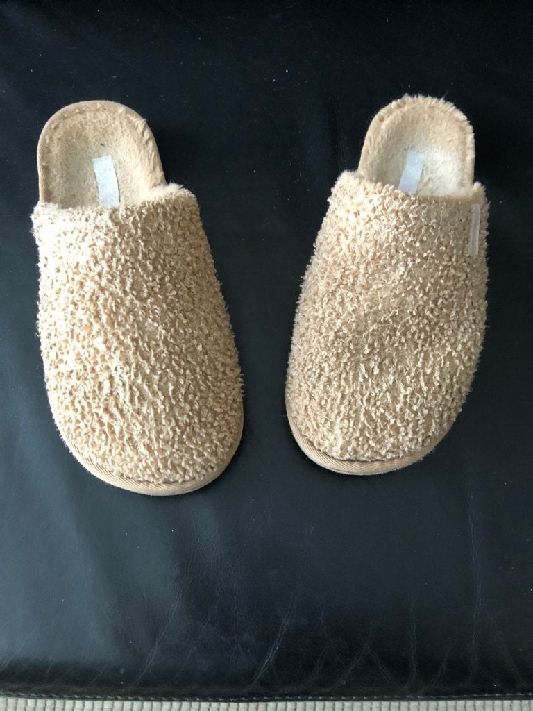 Te koop goede pantoffels.(z.g.a.n.)., Beige, Ophalen of Verzenden, Zo goed als nieuw, Pantoffels of Sloffen