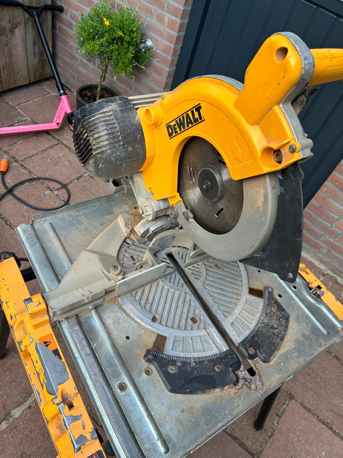 Dewalt DW743N Afkortzaag Omkeerzaag Zaagtafel, Doe-het-zelf en Verbouw, Ophalen, Gebruikt, 70 mm of meer, Afkortzaag