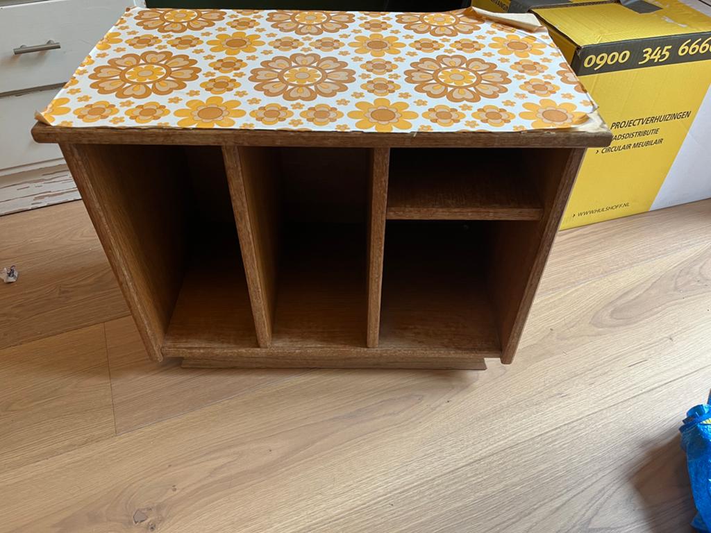 Vintage kastje platenkastje bijzettafeltje, Ophalen, Gebruikt