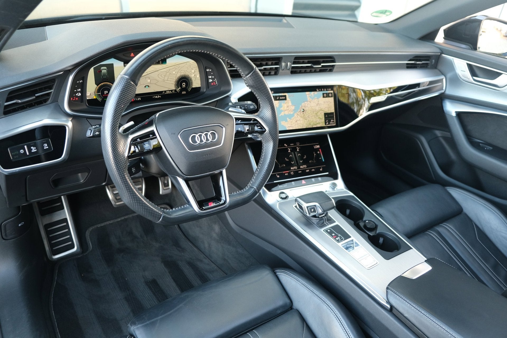 Audi A6 Avant 55 TFSI e quattro 2x S-line 367pk SOH 95% Pano, Auto's, Automaat, Dealer onderhouden, 14 kWh, Gebruikt