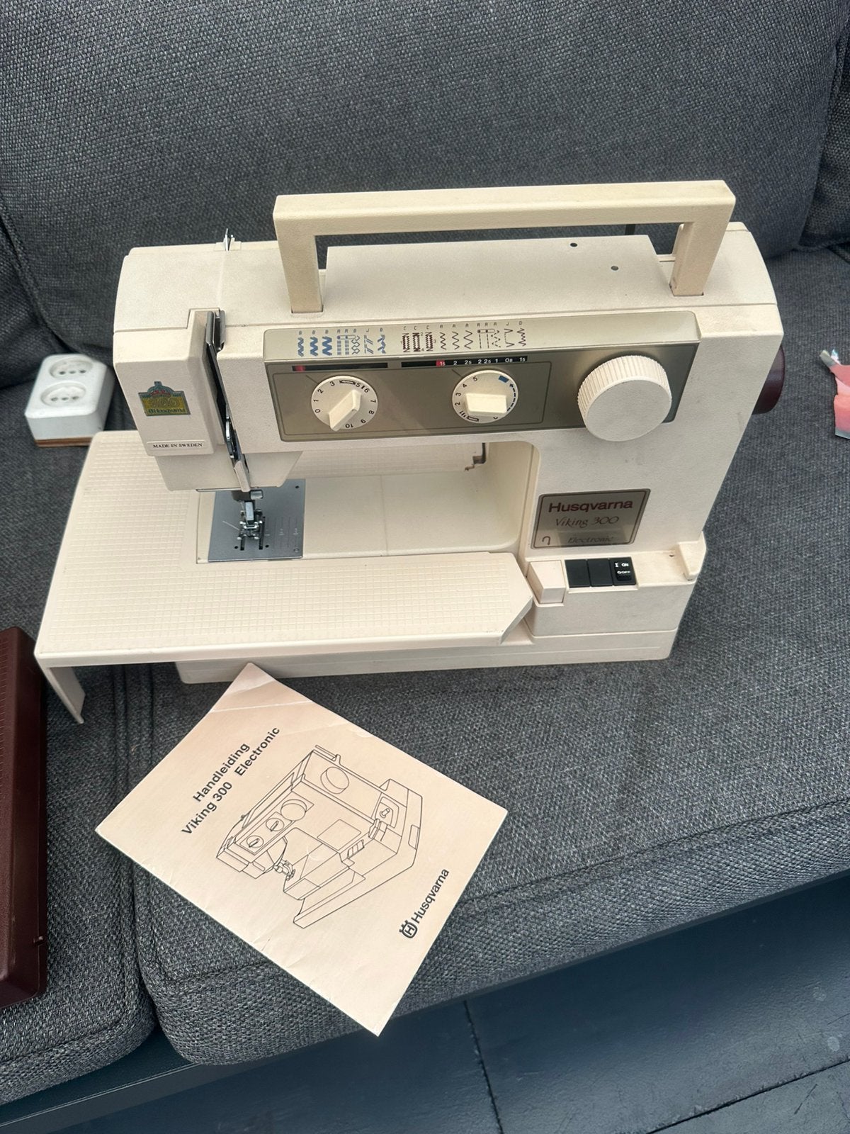 Naaimachine, Hobby en Vrije tijd, Naaimachines en Toebehoren, Ophalen, Zo goed als nieuw, Naaimachine, Husqvarna