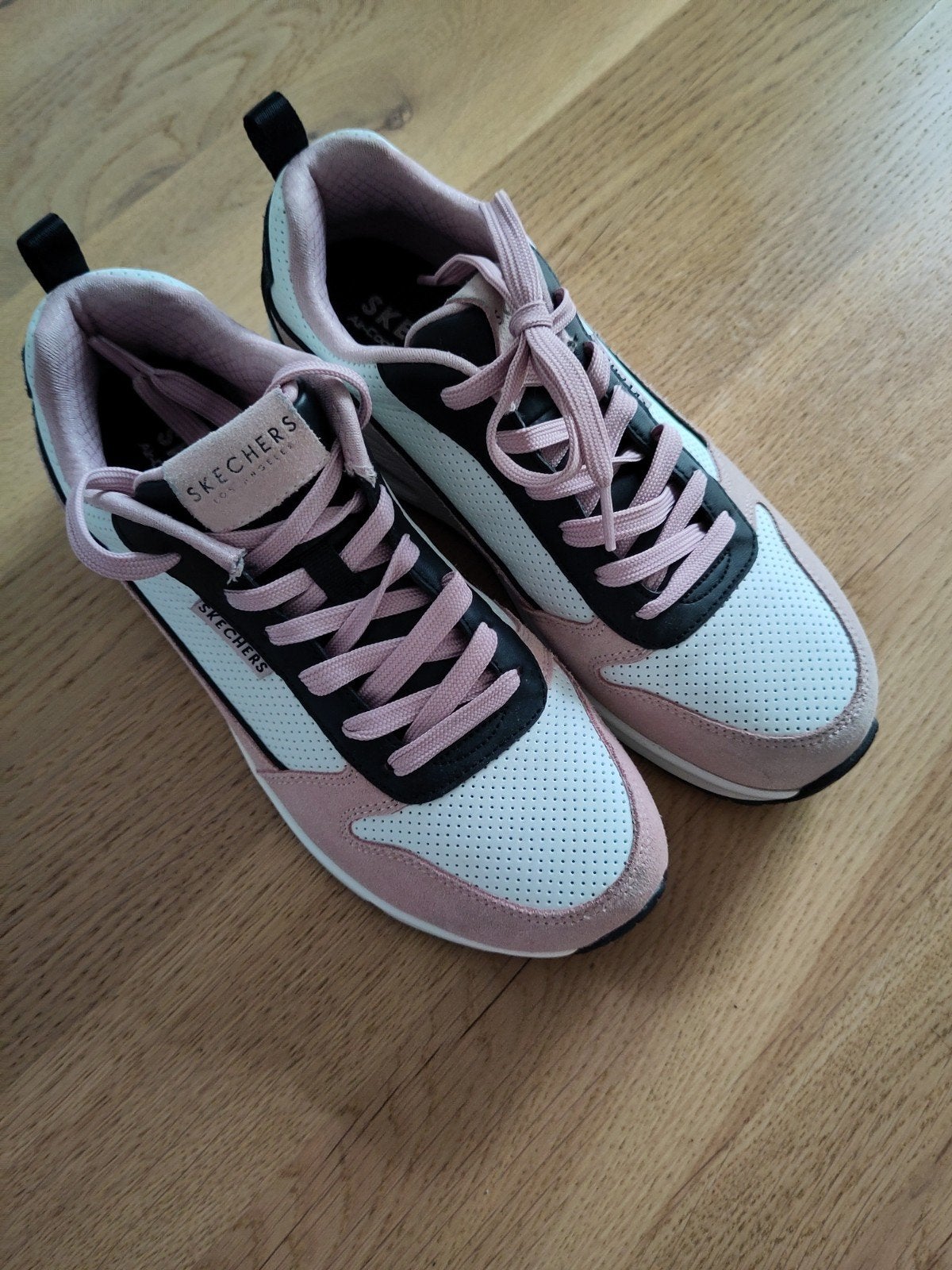 Skechers sneakers mt 38, Kleding | Dames, Ophalen, Skechers, Wit, Sneakers of Gympen