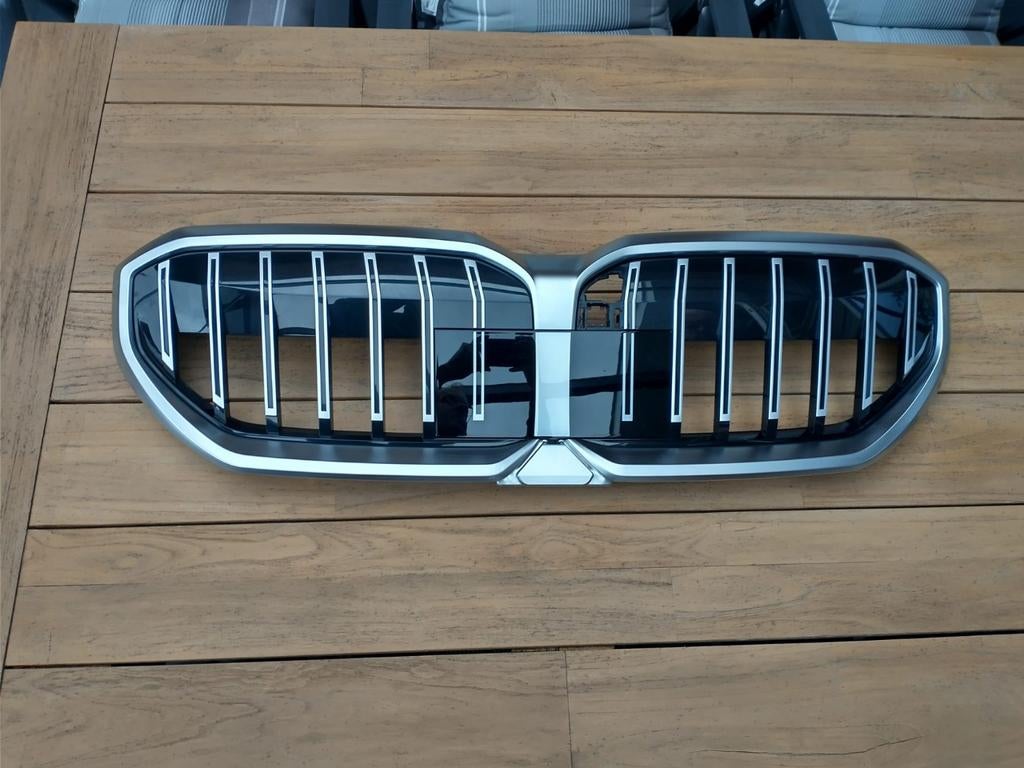 BMW 5 Serie Grill - Nieuwstaat G60 G61, Ophalen, Voor, Nieuw, Bumper
