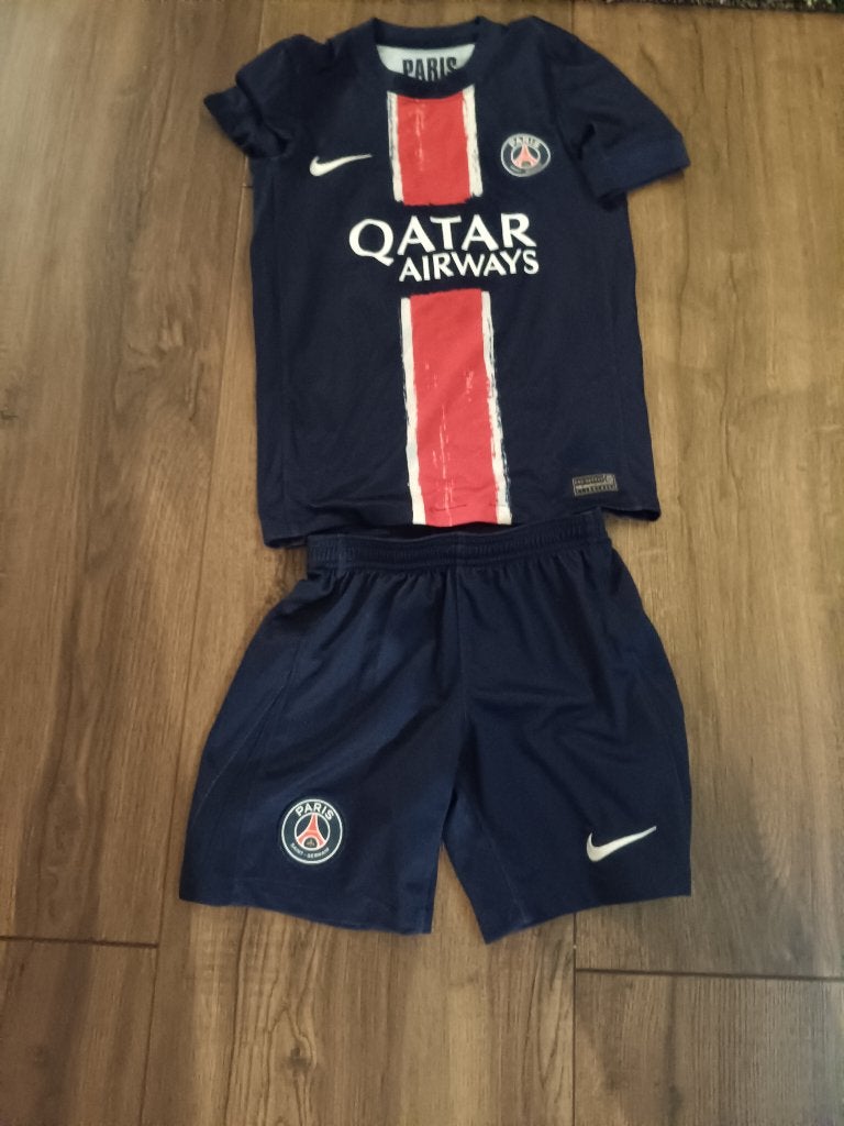 Paris Saint Germain voetbaltenue  maat 128, Maat XS of kleiner, Ophalen, Zo goed als nieuw, Set